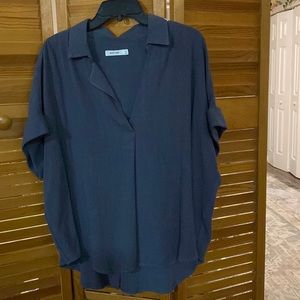 NWOT Mod Ref size M gray linen top.